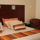 Maatskappy 4 beeld THE MAPLE VILLAGE GUEST LODGE B&B Wifi in Edenvale GP