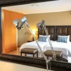 Maatskappy 4 beeld TIMES SQUARE EXECUTIVE SUITES Showers in Johannesburg GP