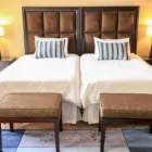 Maatskappy 6 beeld TIMES SQUARE EXECUTIVE SUITES Showers in Johannesburg GP