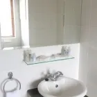 Maatskappy 16 beeld TIMES SQUARE EXECUTIVE SUITES Showers in Johannesburg GP