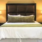 Maatskappy 20 beeld TIMES SQUARE EXECUTIVE SUITES Showers in Johannesburg GP