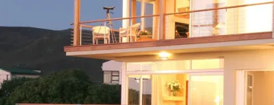 Maatskappy 3 beeld 138 MARINE BEACHFRONT GUESTHOUSE Luxury Guest Houses in Hermanus WC