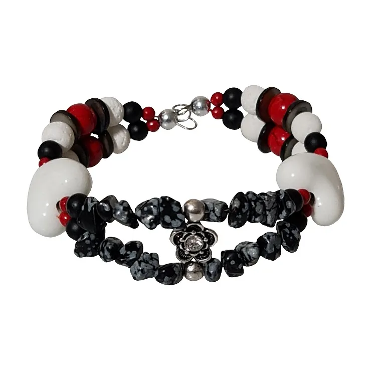 Maatskappy 13 beeld LADY AMOUR